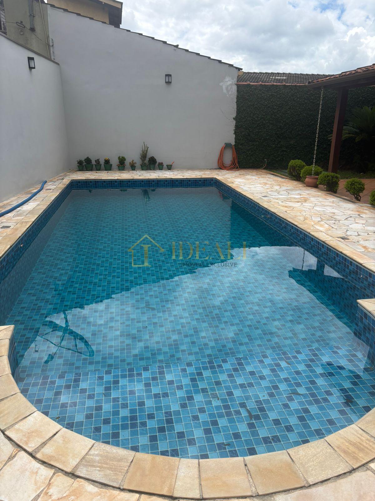 Linda casa em condom&iacute;nio fechado, no centro da cidade de Mairipor&atilde;, perto de tudo  Mairiporã - 