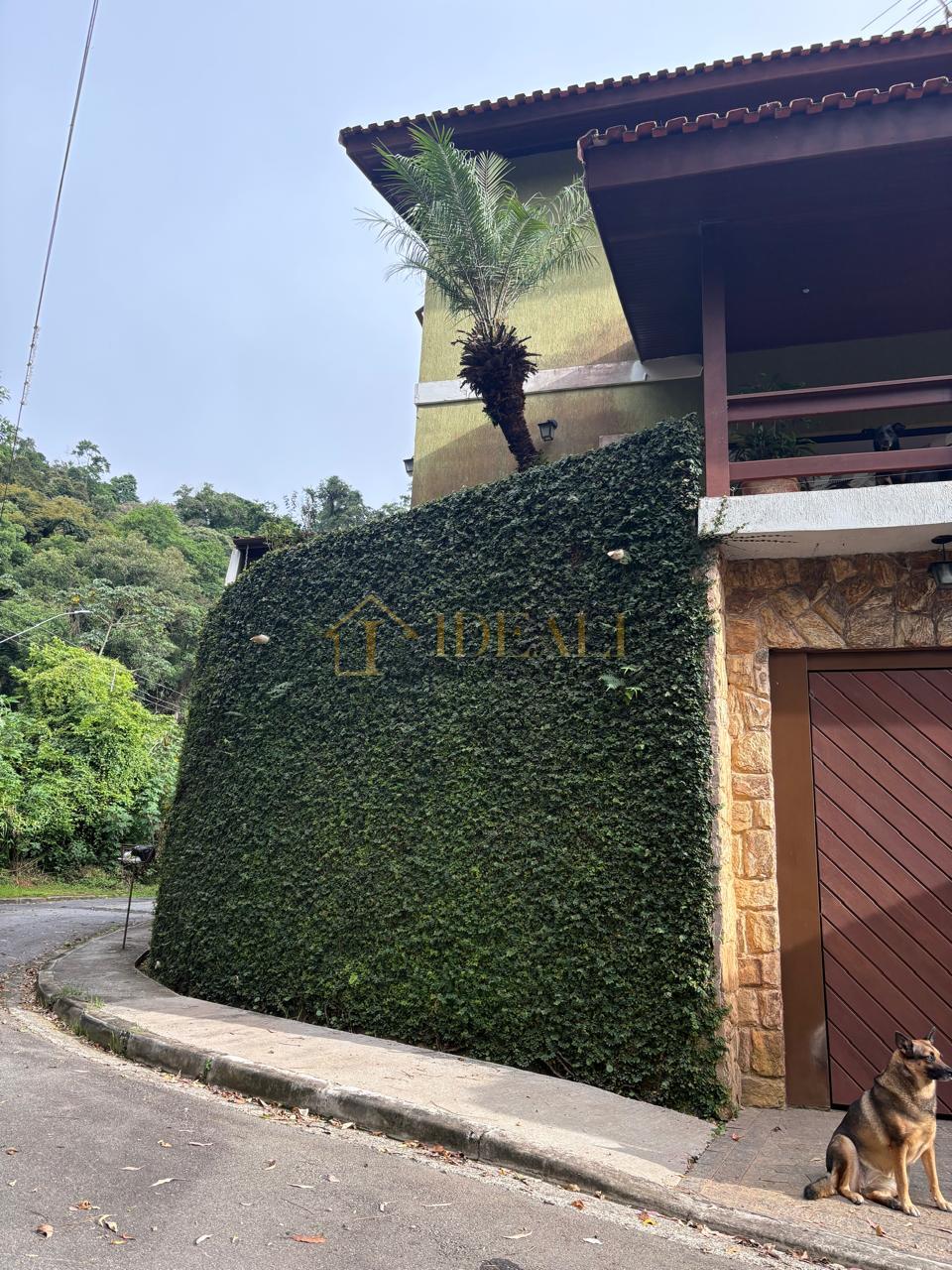 Linda casa em condom&iacute;nio fechado, no centro da cidade de Mairipor&atilde;, perto de tudo  Mairiporã - 