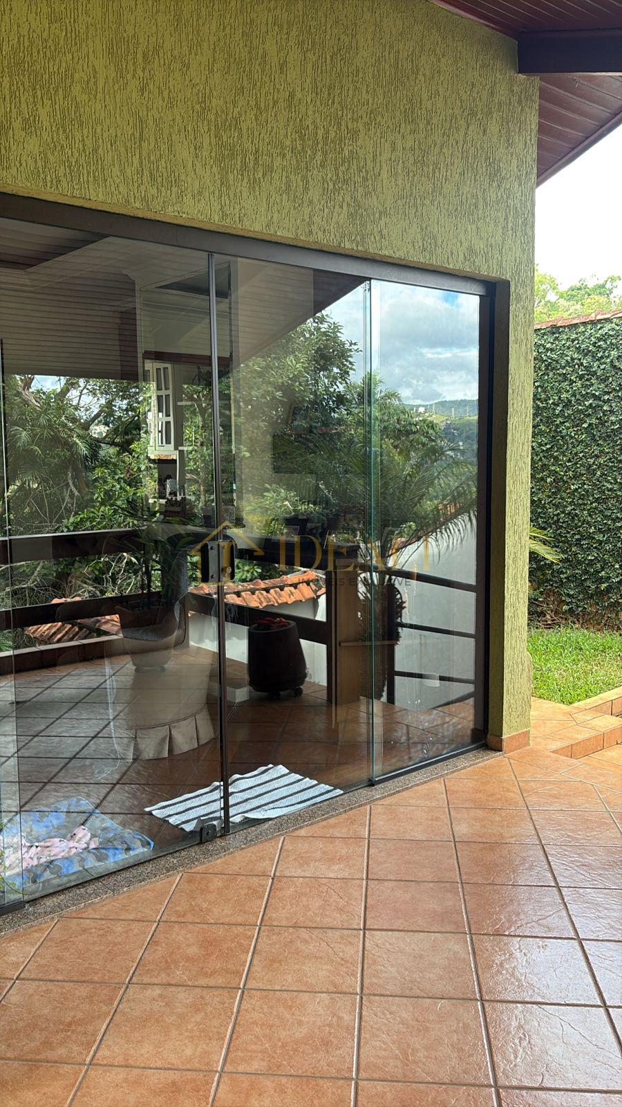 Linda casa em condom&iacute;nio fechado, no centro da cidade de Mairipor&atilde;, perto de tudo  Mairiporã - 