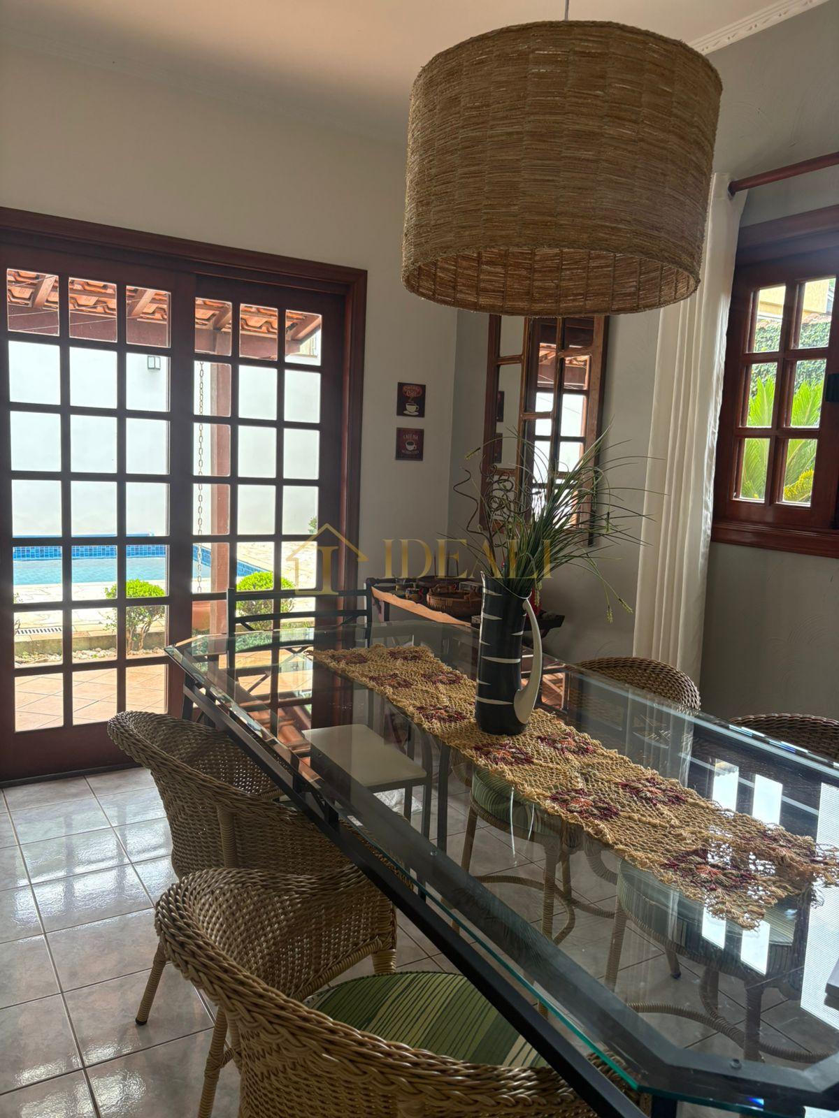 Linda casa em condom&iacute;nio fechado, no centro da cidade de Mairipor&atilde;, perto de tudo  Mairiporã - 