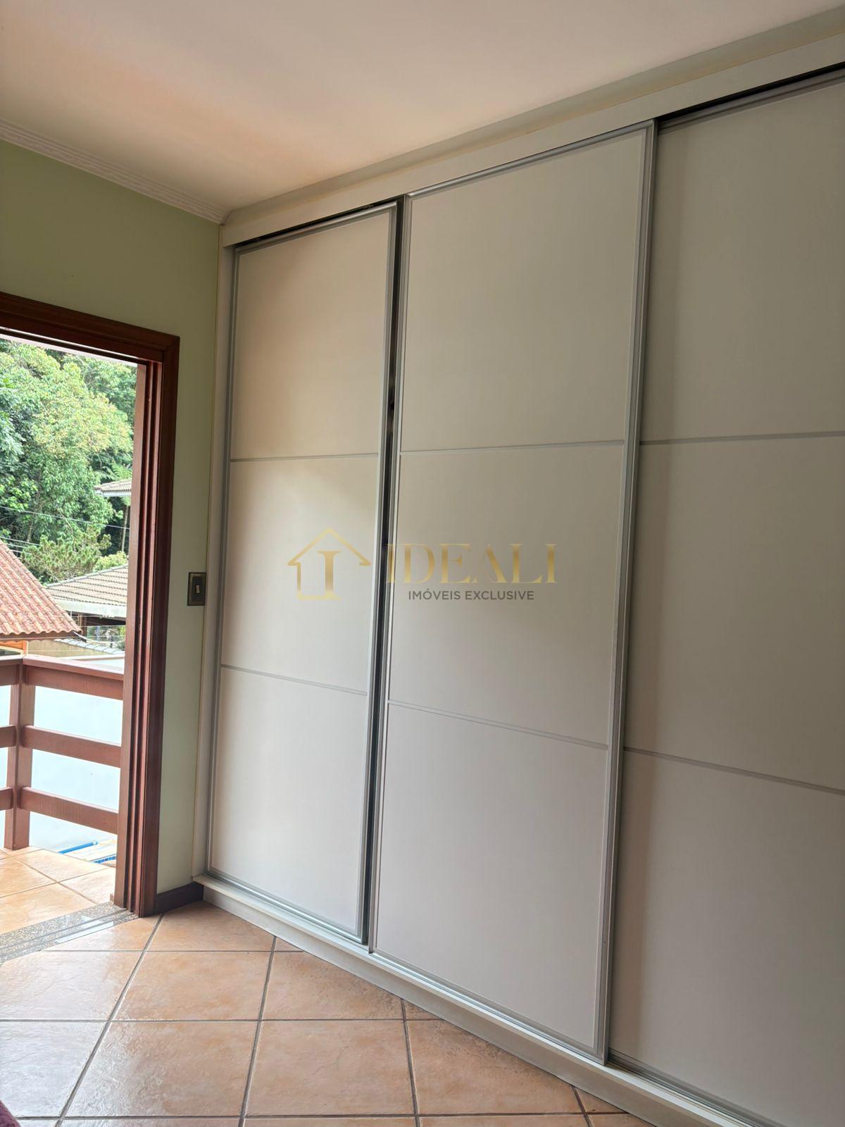 Linda casa em condom&iacute;nio fechado, no centro da cidade de Mairipor&atilde;, perto de tudo  Mairiporã - 