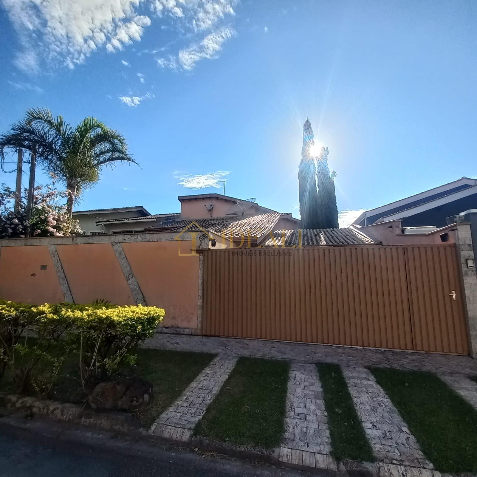 Casa ampla e arejada em bairro nobre, rua s/ sa&iacute;da, perto da Lucas, estuda permuta parcial  Atibaia - 