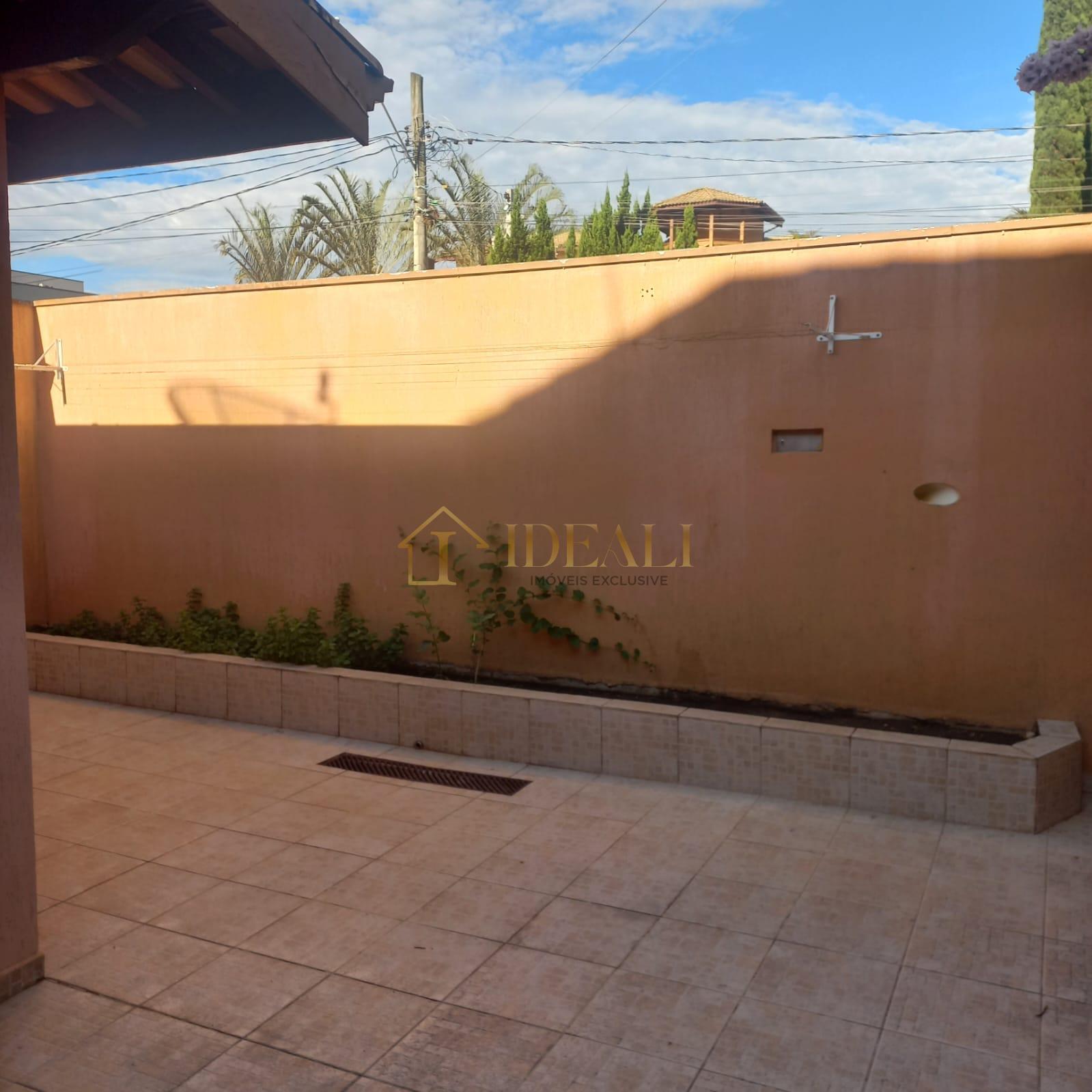 Casa ampla e arejada em bairro nobre, rua s/ sa&iacute;da, perto da Lucas, estuda permuta parcial  Atibaia - 