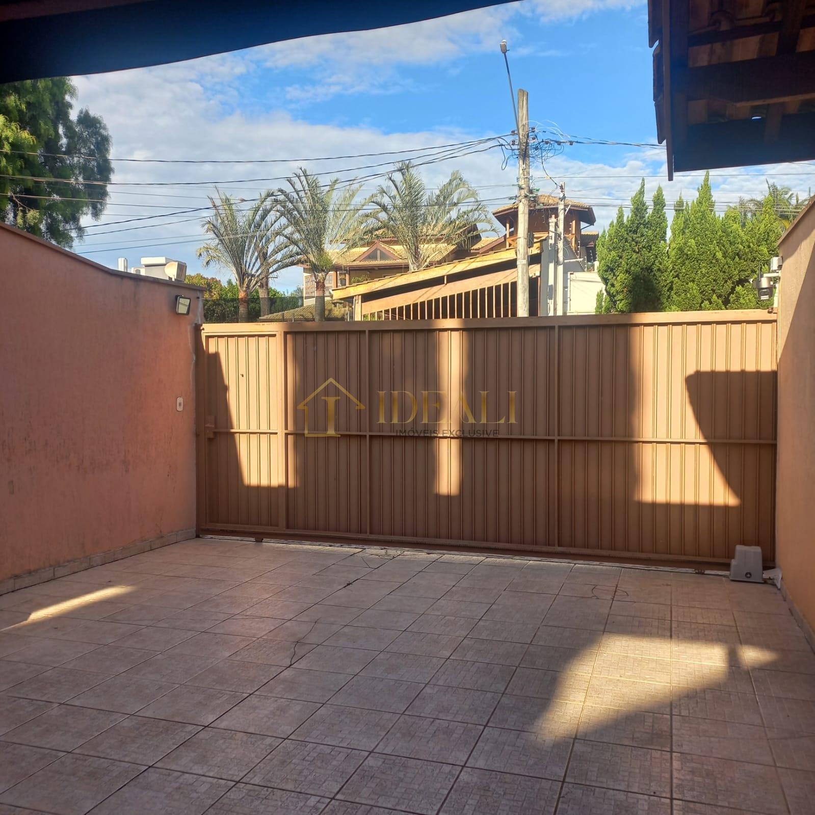 Casa ampla e arejada em bairro nobre, rua s/ sa&iacute;da, perto da Lucas, estuda permuta parcial  Atibaia - 