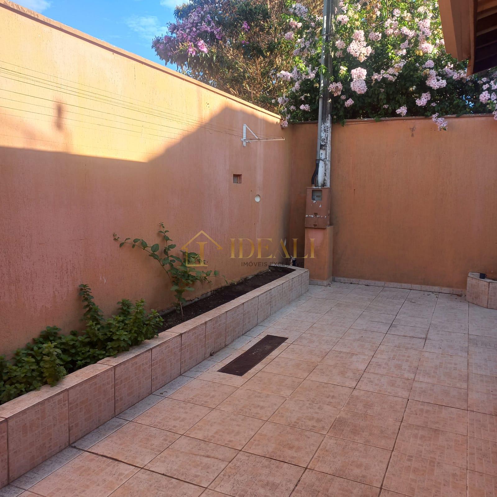 Casa ampla e arejada em bairro nobre, rua s/ sa&iacute;da, perto da Lucas, estuda permuta parcial  Atibaia - 