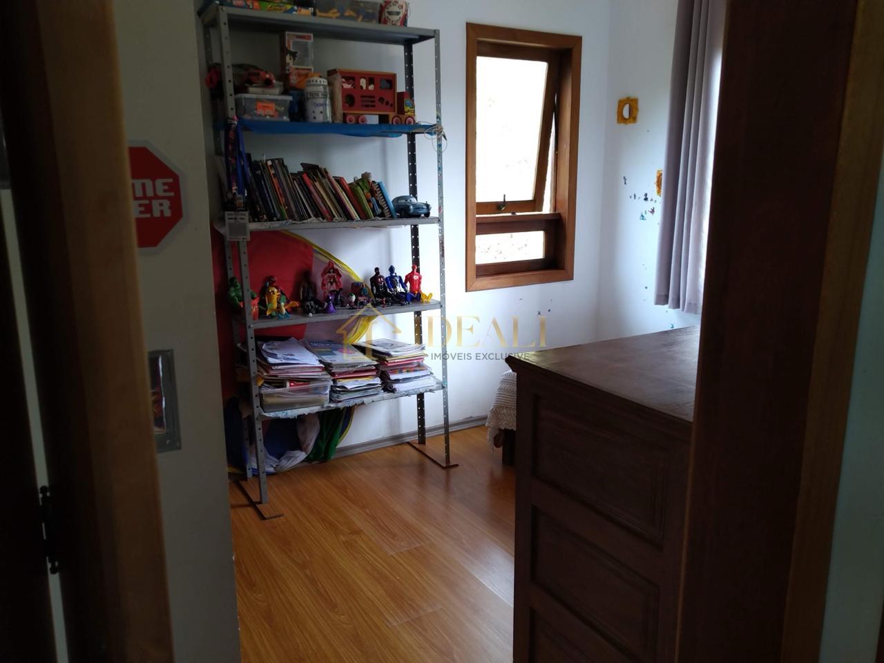 CASA NA SERRA DA CANTAREIRA ( ACEITA FINANCIAMENTO ) CONDOMINIO FECHADO RUA GRAVATA  Mairiporã - 