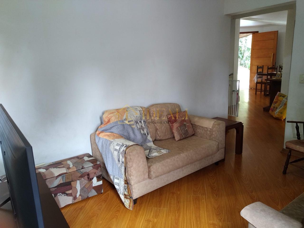 CASA NA SERRA DA CANTAREIRA ( ACEITA FINANCIAMENTO ) CONDOMINIO FECHADO RUA GRAVATA  Mairiporã - 