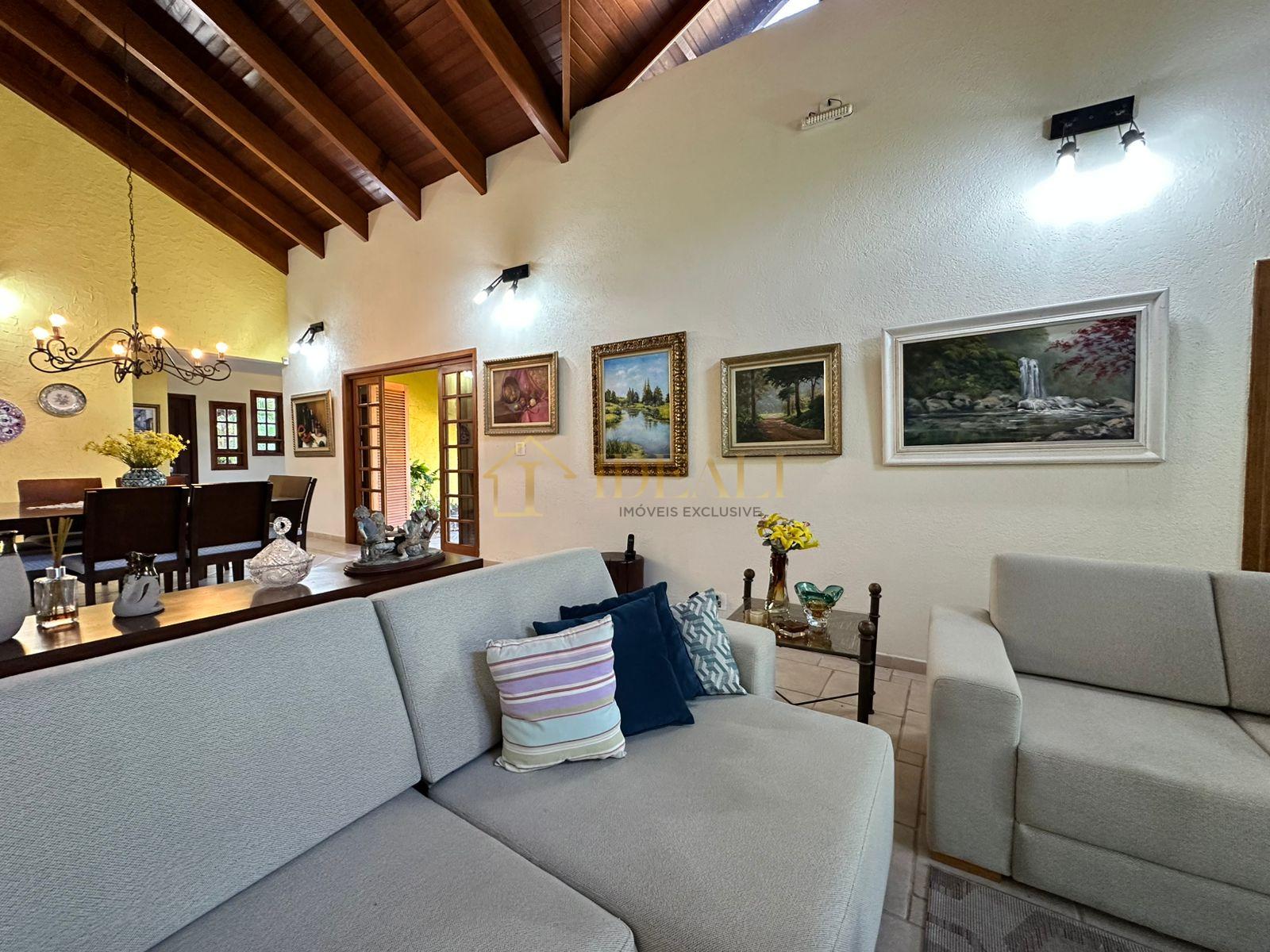 Lind&iacute;ssima Casa no Condom&iacute;nio Gleba II Mairipor&atilde; Alameda dos Eucaliptos Mairiporã - 