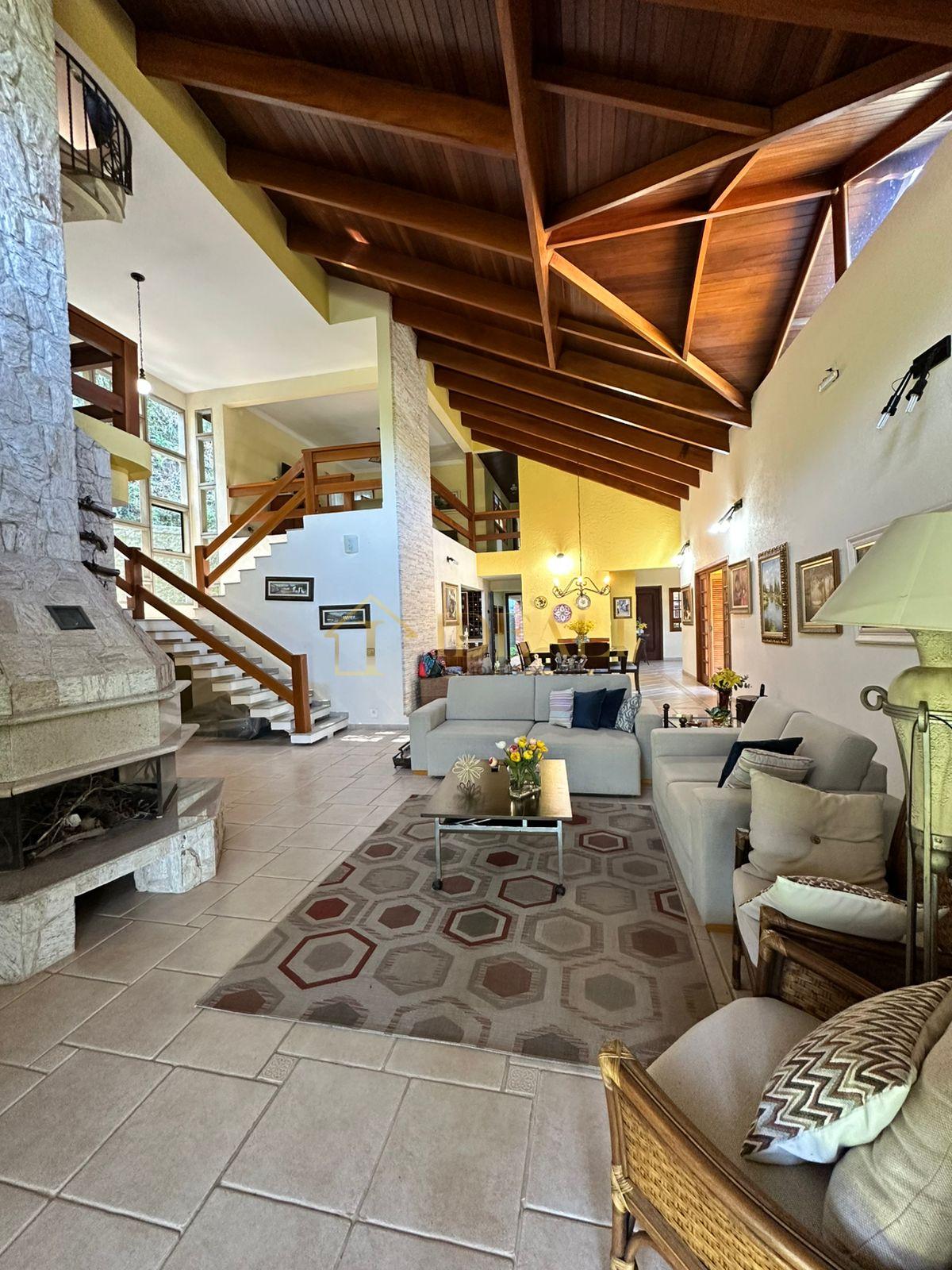 Lind&iacute;ssima Casa no Condom&iacute;nio Gleba II Mairipor&atilde; Alameda dos Eucaliptos Mairiporã - 