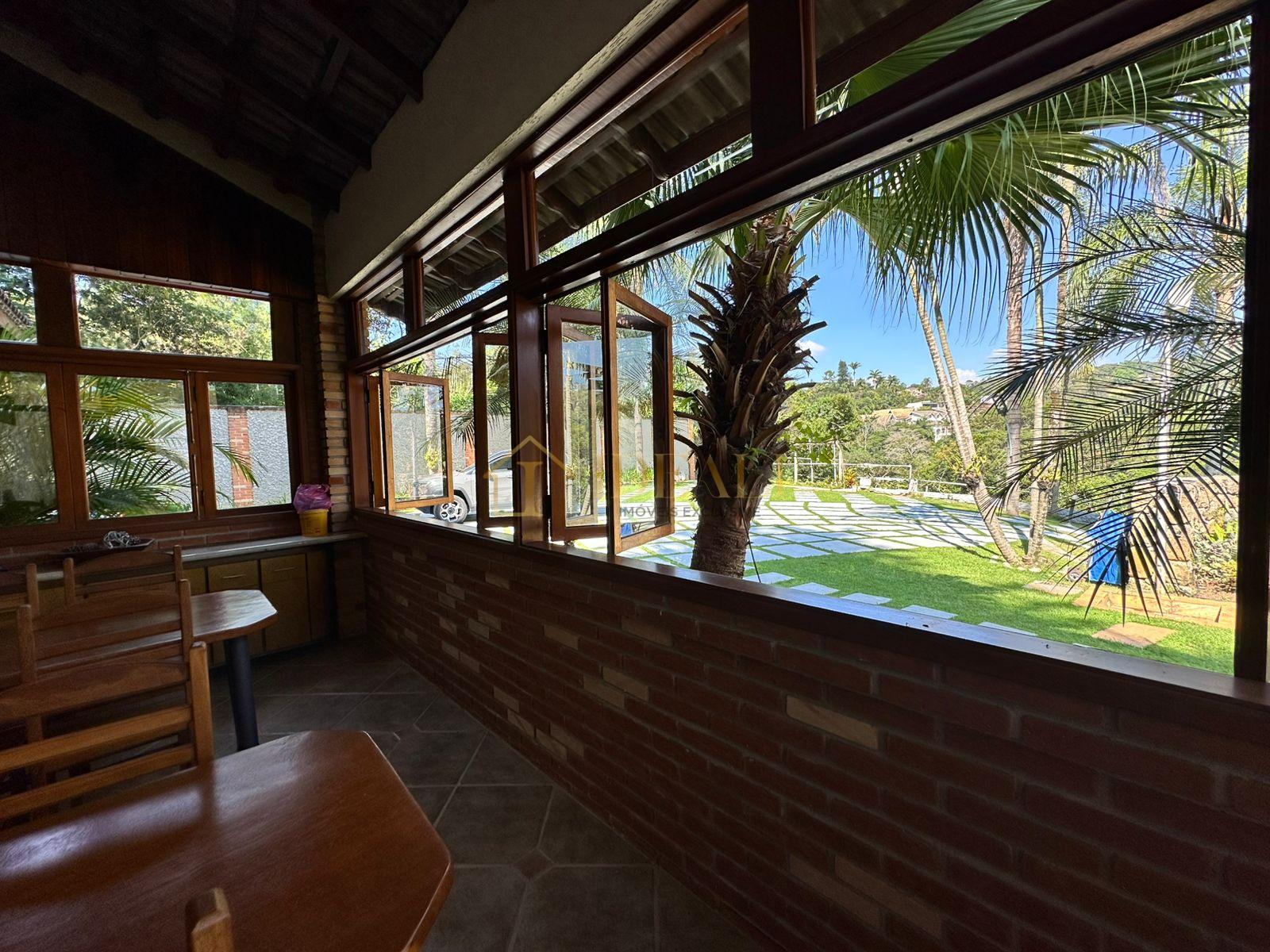 Lind&iacute;ssima Casa no Condom&iacute;nio Gleba II Mairipor&atilde; Alameda dos Eucaliptos Mairiporã - 