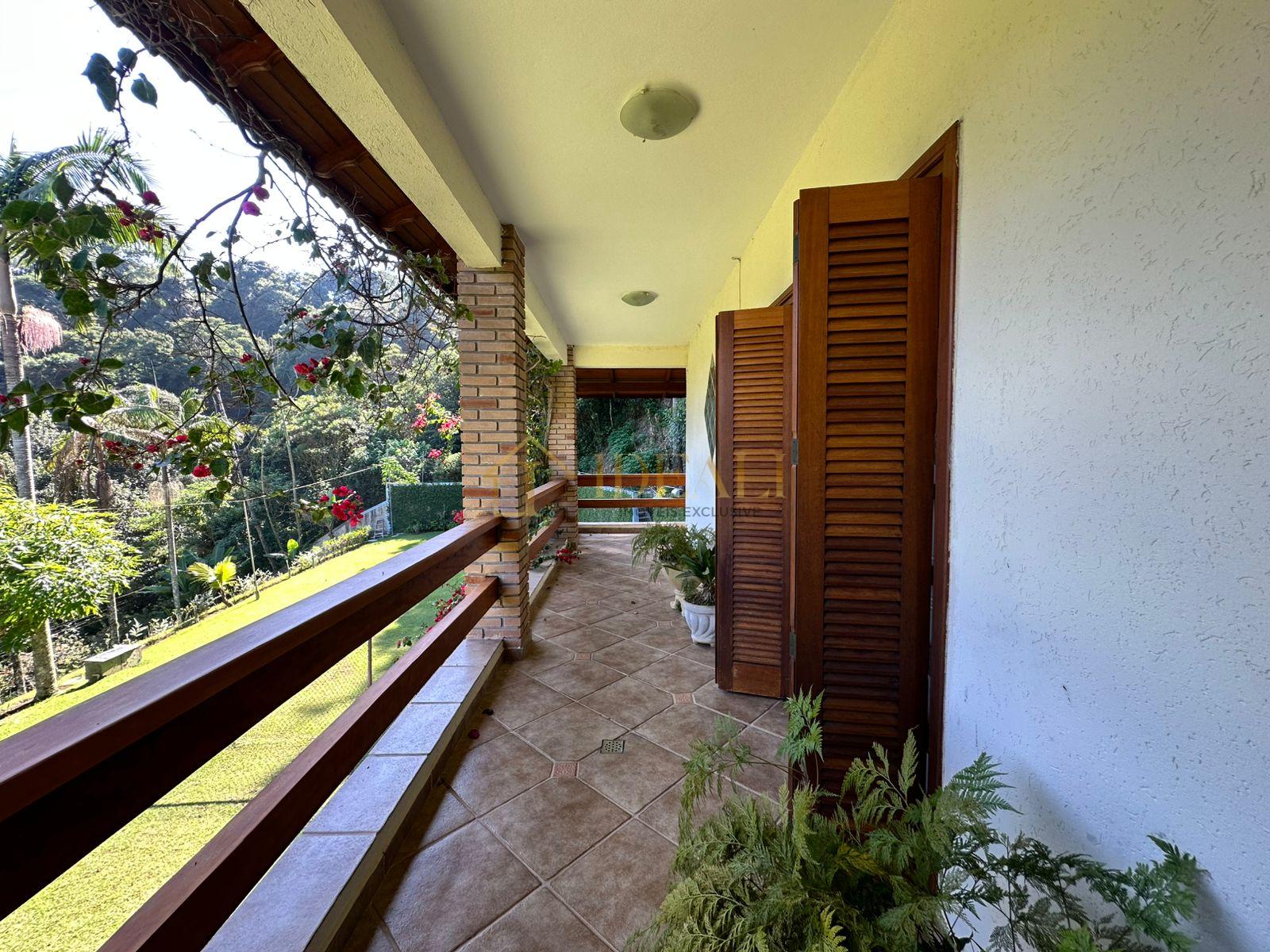 Lind&iacute;ssima Casa no Condom&iacute;nio Gleba II Mairipor&atilde; Alameda dos Eucaliptos Mairiporã - 