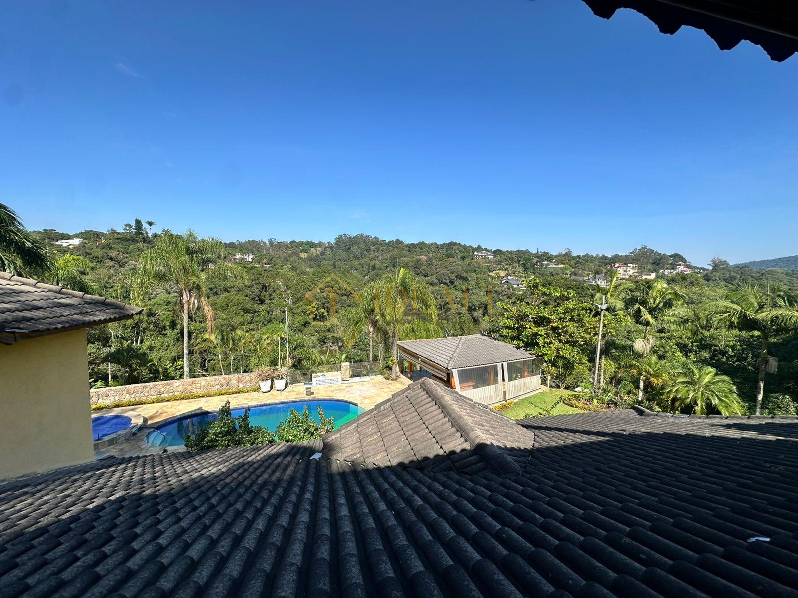 Lind&iacute;ssima Casa no Condom&iacute;nio Gleba II Mairipor&atilde; Alameda dos Eucaliptos Mairiporã - 