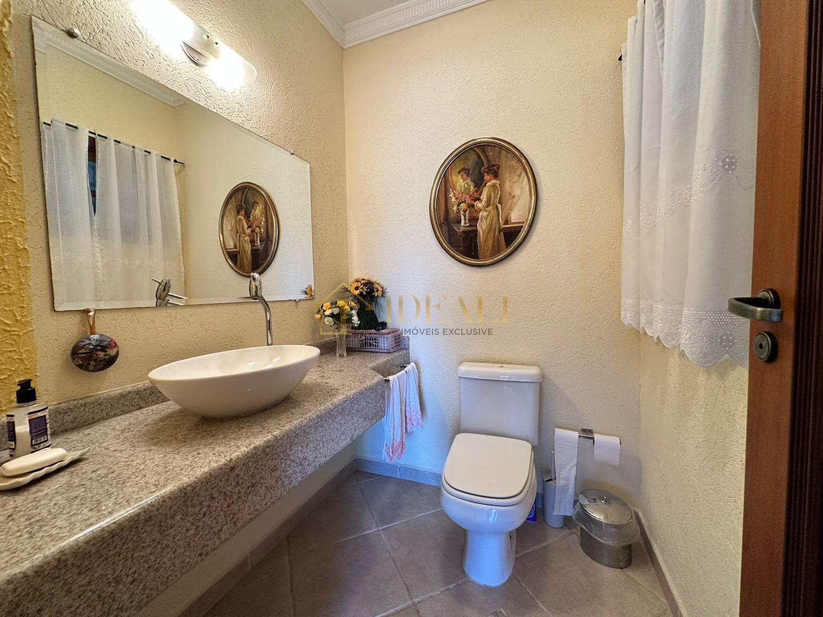 Lind&iacute;ssima Casa no Condom&iacute;nio Gleba II Mairipor&atilde; Alameda dos Eucaliptos Mairiporã - 