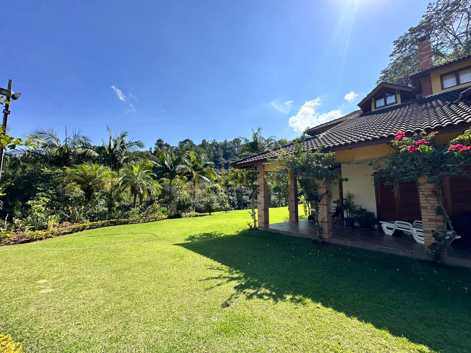 Lind&iacute;ssima Casa no Condom&iacute;nio Gleba II Mairipor&atilde; Alameda dos Eucaliptos Mairiporã - 