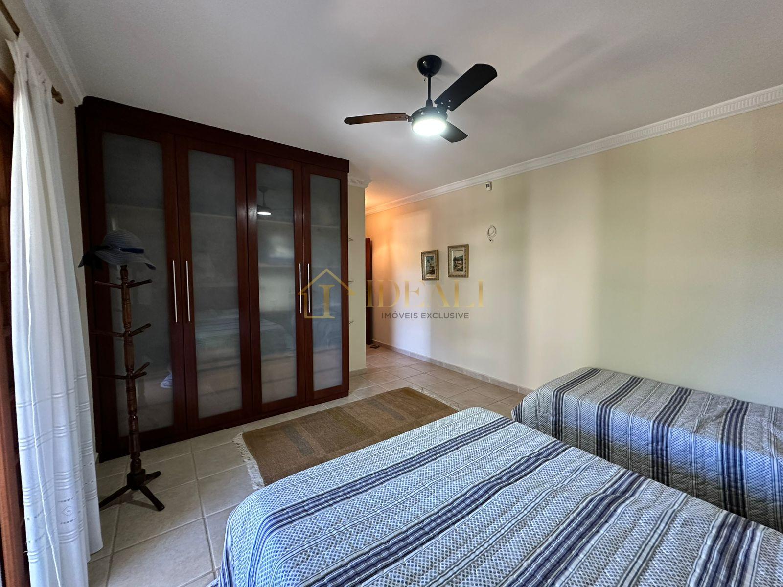 Lind&iacute;ssima Casa no Condom&iacute;nio Gleba II Mairipor&atilde; Alameda dos Eucaliptos Mairiporã - 