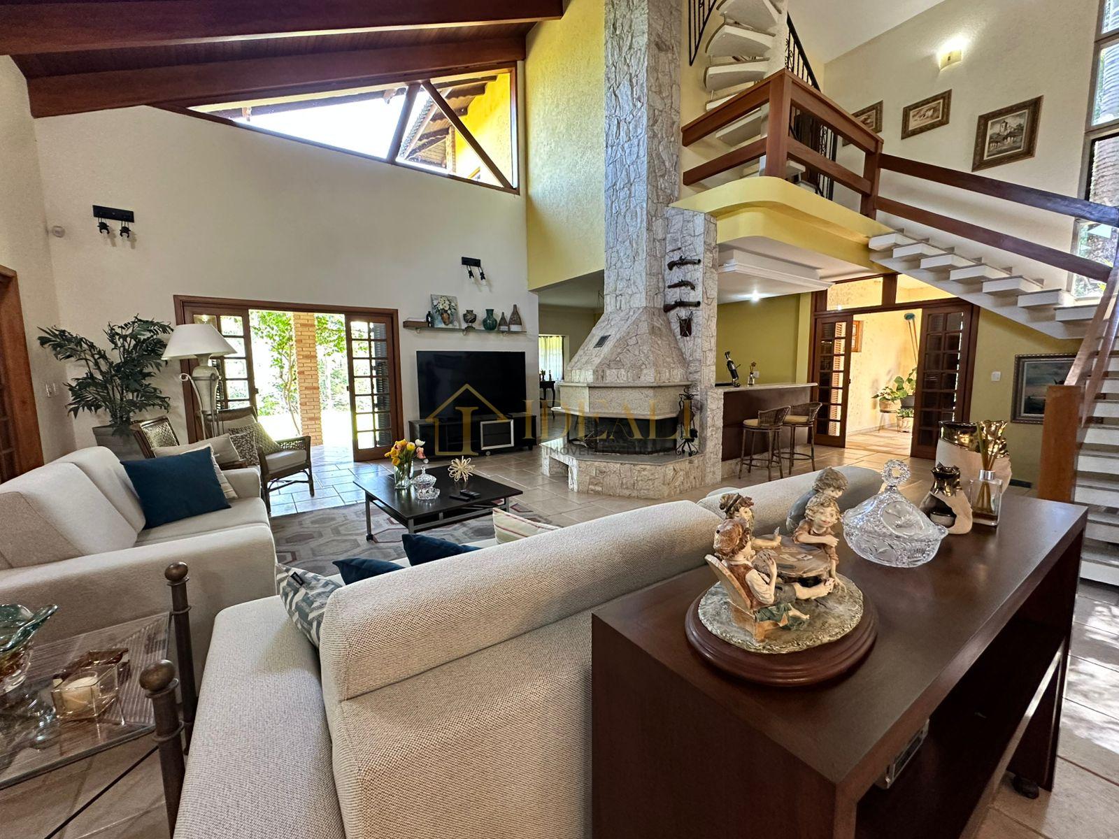 Lind&iacute;ssima Casa no Condom&iacute;nio Gleba II Mairipor&atilde; Alameda dos Eucaliptos Mairiporã - 