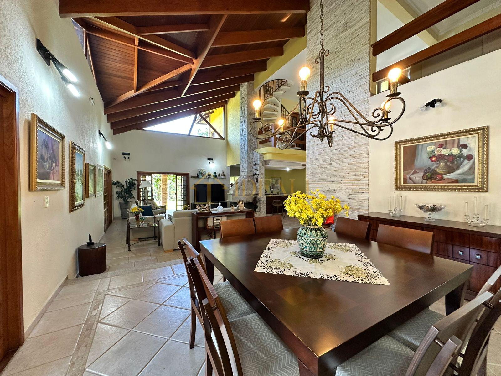 Lind&iacute;ssima Casa no Condom&iacute;nio Gleba II Mairipor&atilde; Alameda dos Eucaliptos Mairiporã - 