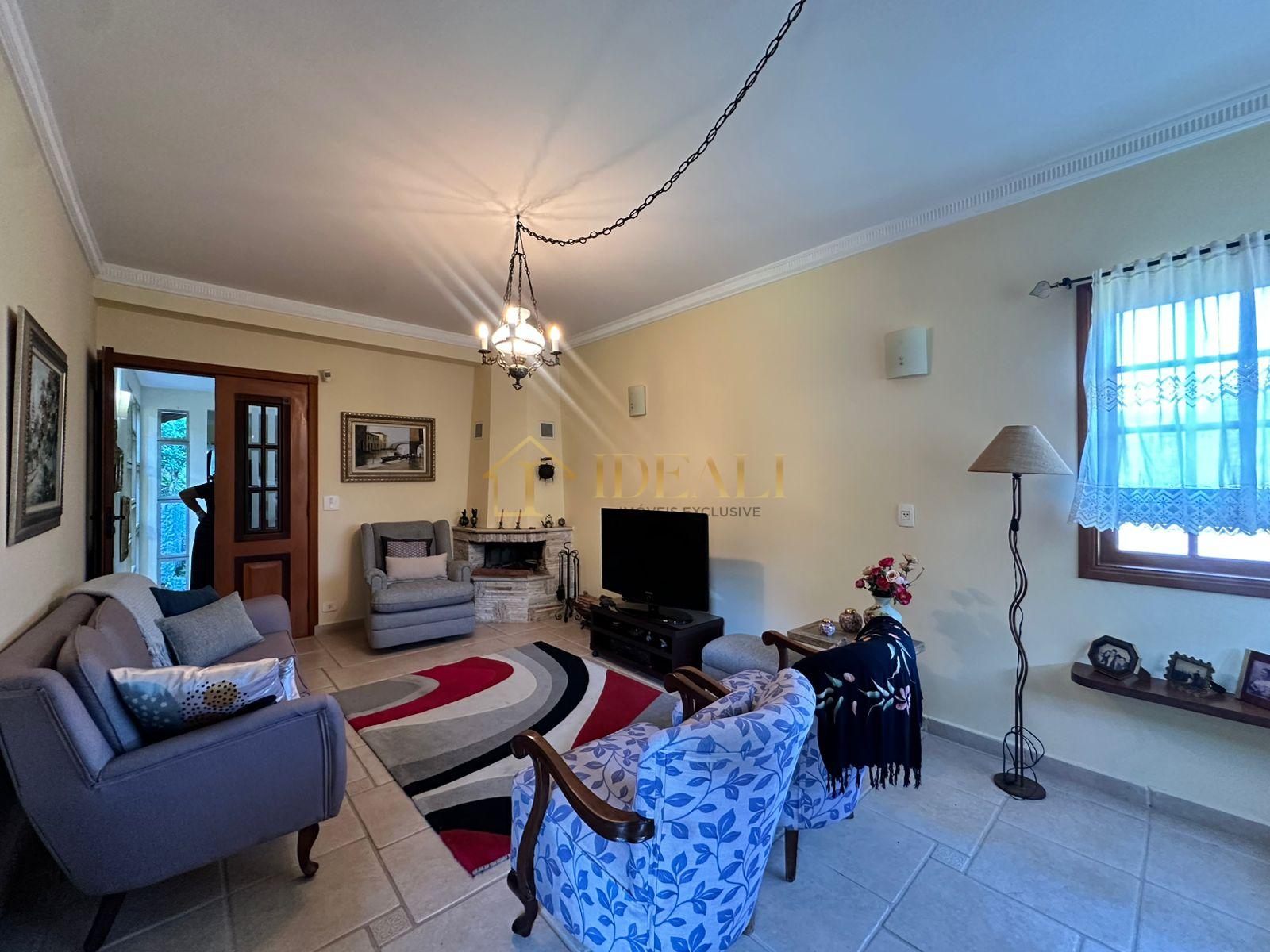 Lind&iacute;ssima Casa no Condom&iacute;nio Gleba II Mairipor&atilde; Alameda dos Eucaliptos Mairiporã - 