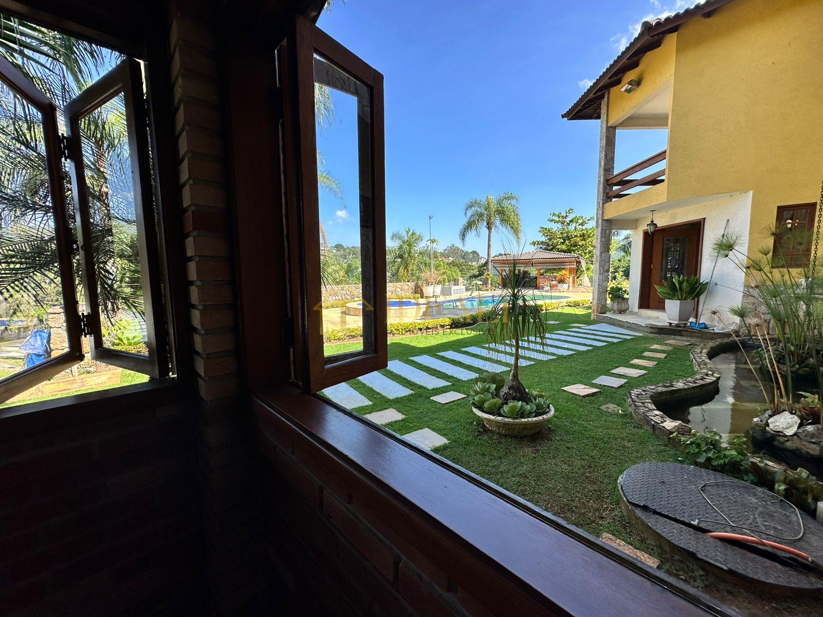 Lind&iacute;ssima Casa no Condom&iacute;nio Gleba II Mairipor&atilde; Alameda dos Eucaliptos Mairiporã - 