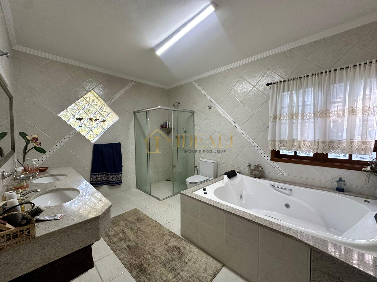 Lind&iacute;ssima Casa no Condom&iacute;nio Gleba II Mairipor&atilde; Alameda dos Eucaliptos Mairiporã - 