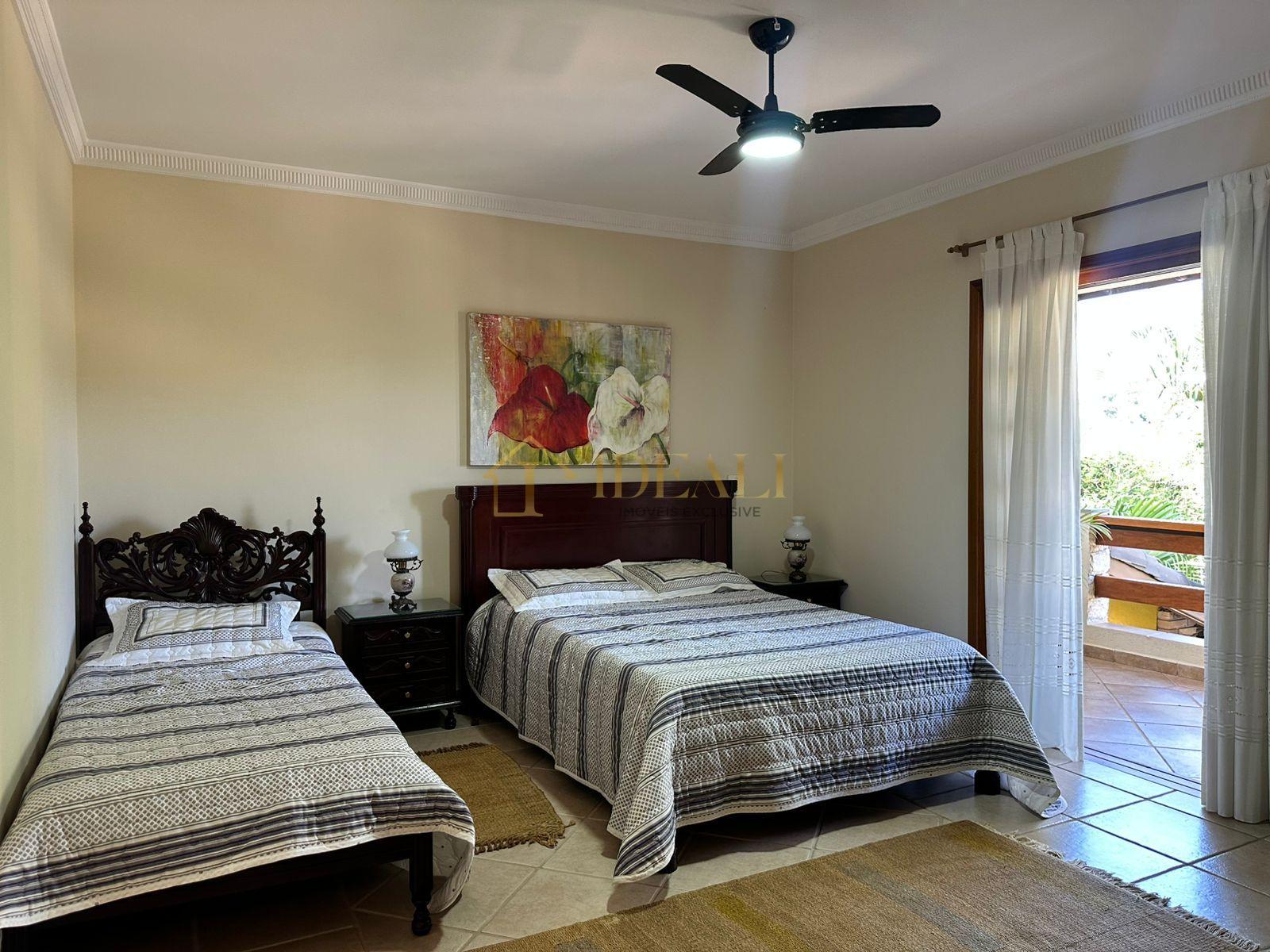 Lind&iacute;ssima Casa no Condom&iacute;nio Gleba II Mairipor&atilde; Alameda dos Eucaliptos Mairiporã - 