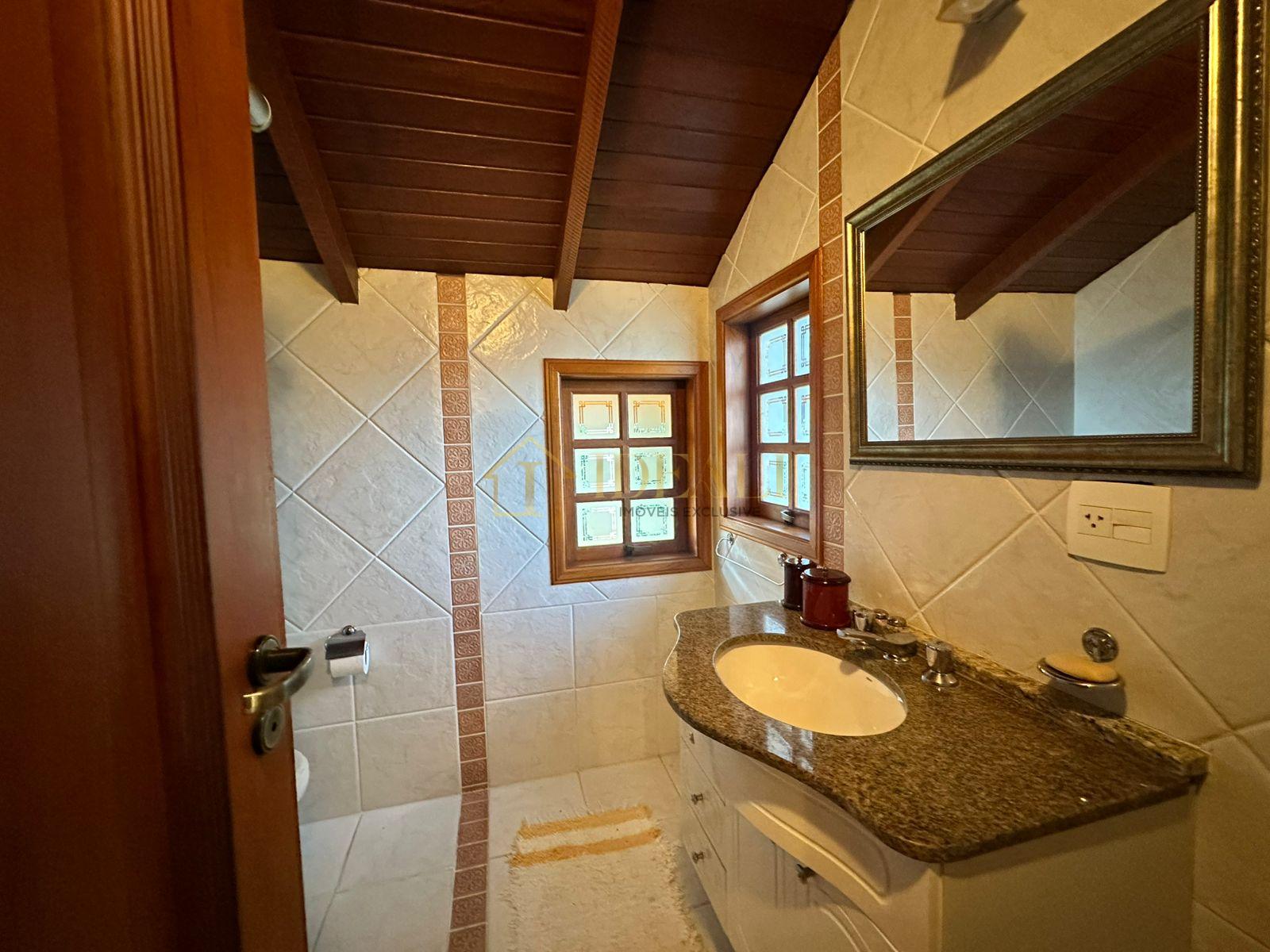 Lind&iacute;ssima Casa no Condom&iacute;nio Gleba II Mairipor&atilde; Alameda dos Eucaliptos Mairiporã - 