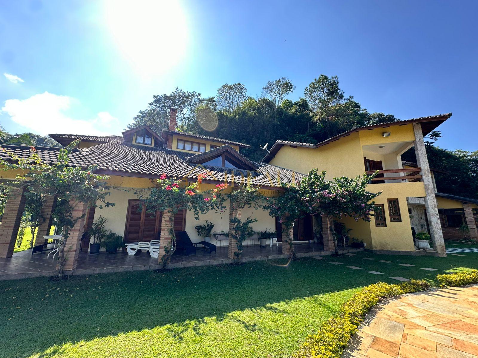 Lind&iacute;ssima Casa no Condom&iacute;nio Gleba II Mairipor&atilde; Alameda dos Eucaliptos Mairiporã - 