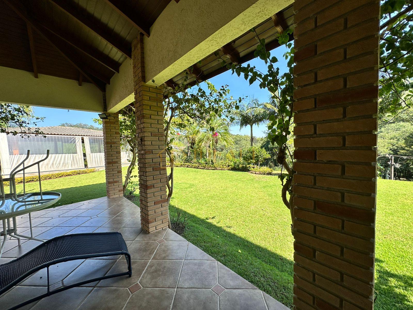 Lind&iacute;ssima Casa no Condom&iacute;nio Gleba II Mairipor&atilde; Alameda dos Eucaliptos Mairiporã - 