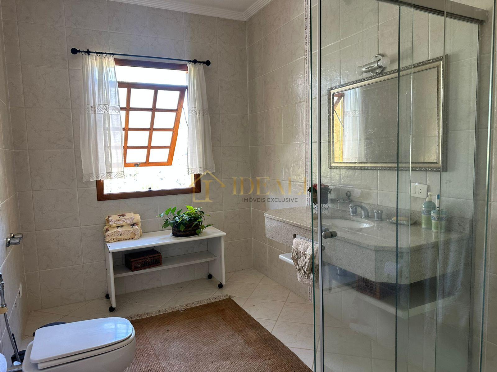 Lind&iacute;ssima Casa no Condom&iacute;nio Gleba II Mairipor&atilde; Alameda dos Eucaliptos Mairiporã - 