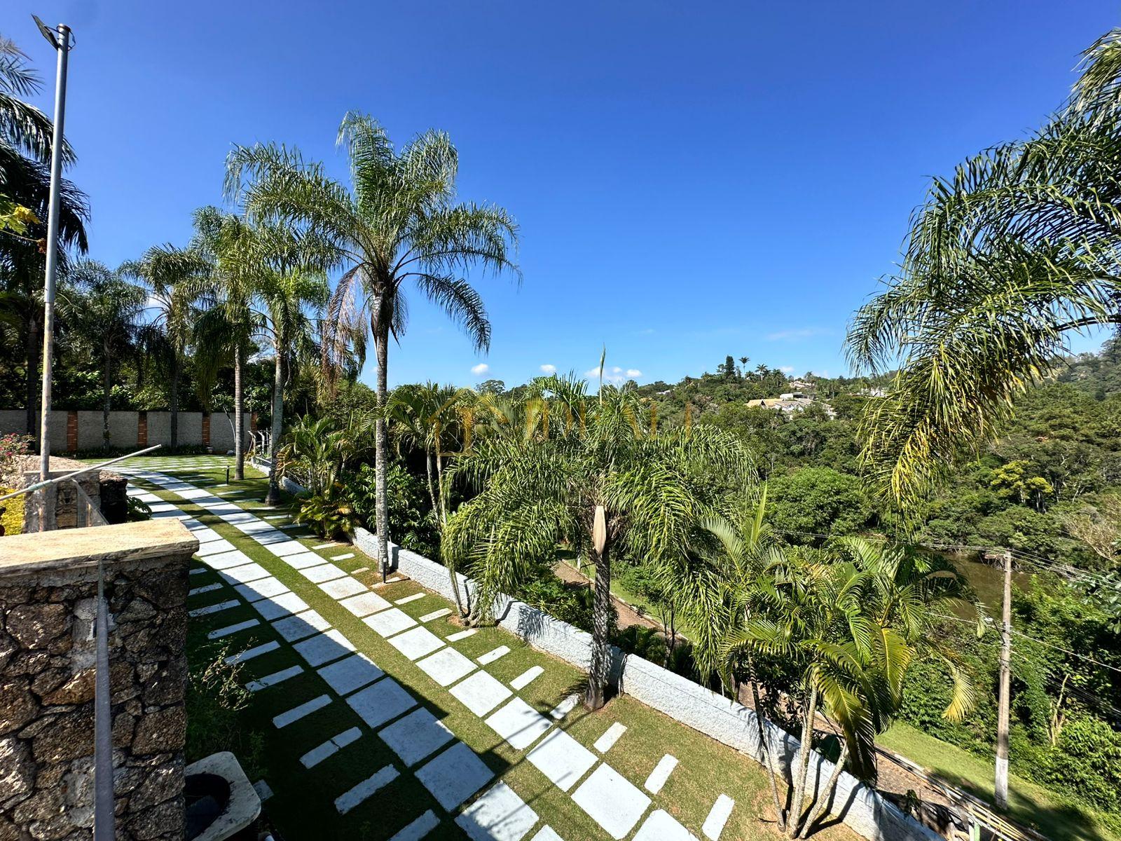 Lind&iacute;ssima Casa no Condom&iacute;nio Gleba II Mairipor&atilde; Alameda dos Eucaliptos Mairiporã - 