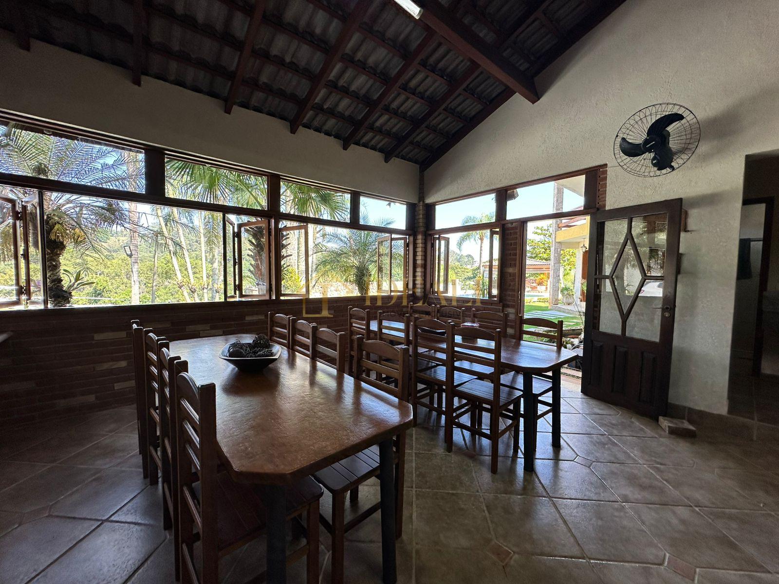 Lind&iacute;ssima Casa no Condom&iacute;nio Gleba II Mairipor&atilde; Alameda dos Eucaliptos Mairiporã - 