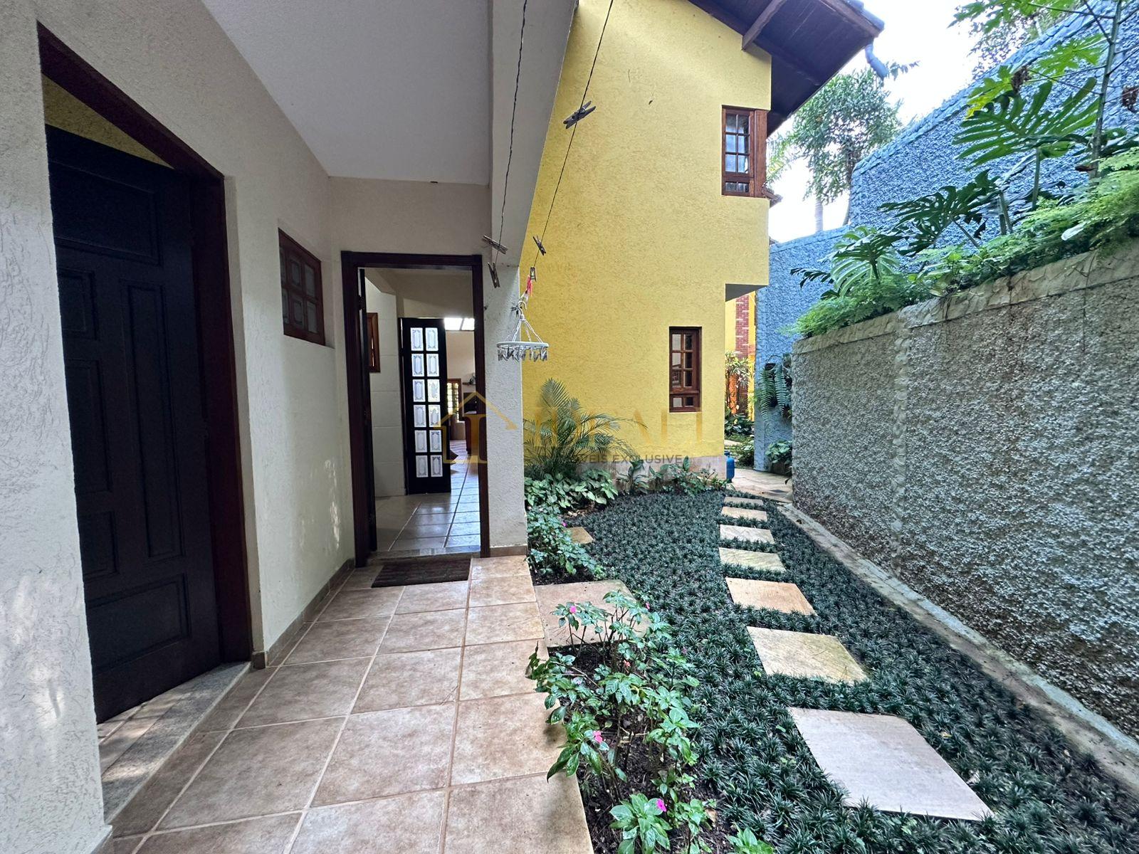 Lind&iacute;ssima Casa no Condom&iacute;nio Gleba II Mairipor&atilde; Alameda dos Eucaliptos Mairiporã - 