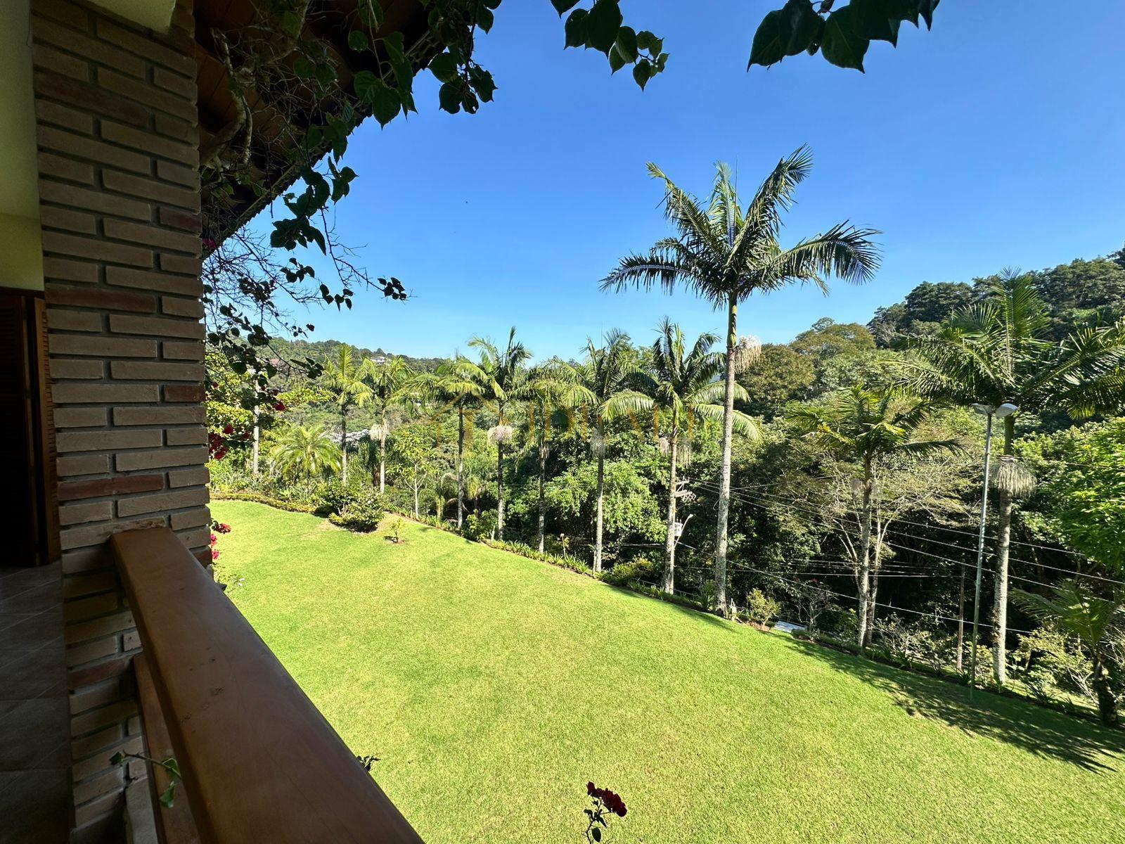 Lind&iacute;ssima Casa no Condom&iacute;nio Gleba II Mairipor&atilde; Alameda dos Eucaliptos Mairiporã - 