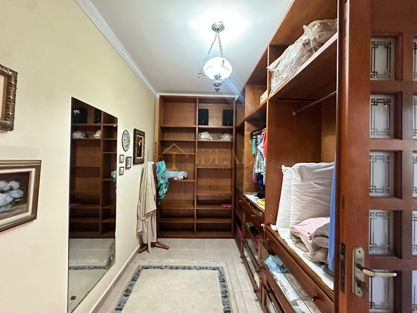 Lind&iacute;ssima Casa no Condom&iacute;nio Gleba II Mairipor&atilde; Alameda dos Eucaliptos Mairiporã - 