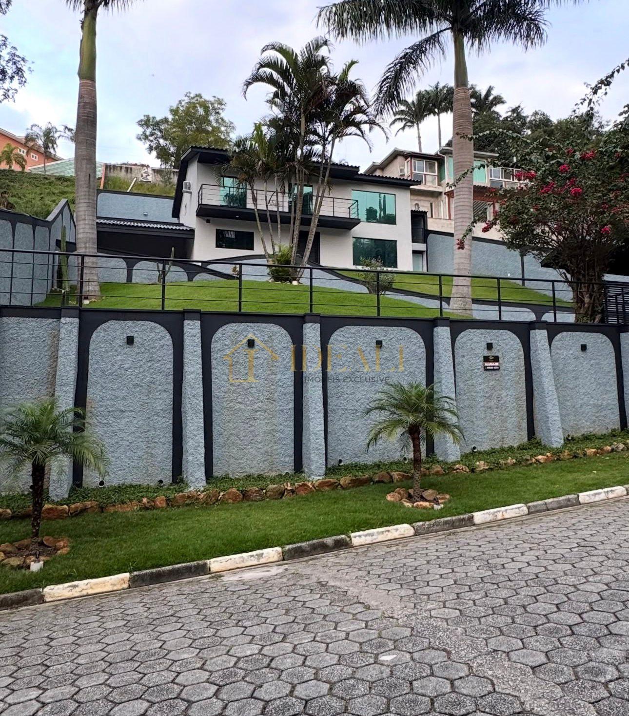Lind&iacute;ssima Casa no Condom&iacute;nio Alpes de Mairipor&atilde;  Mairiporã - 