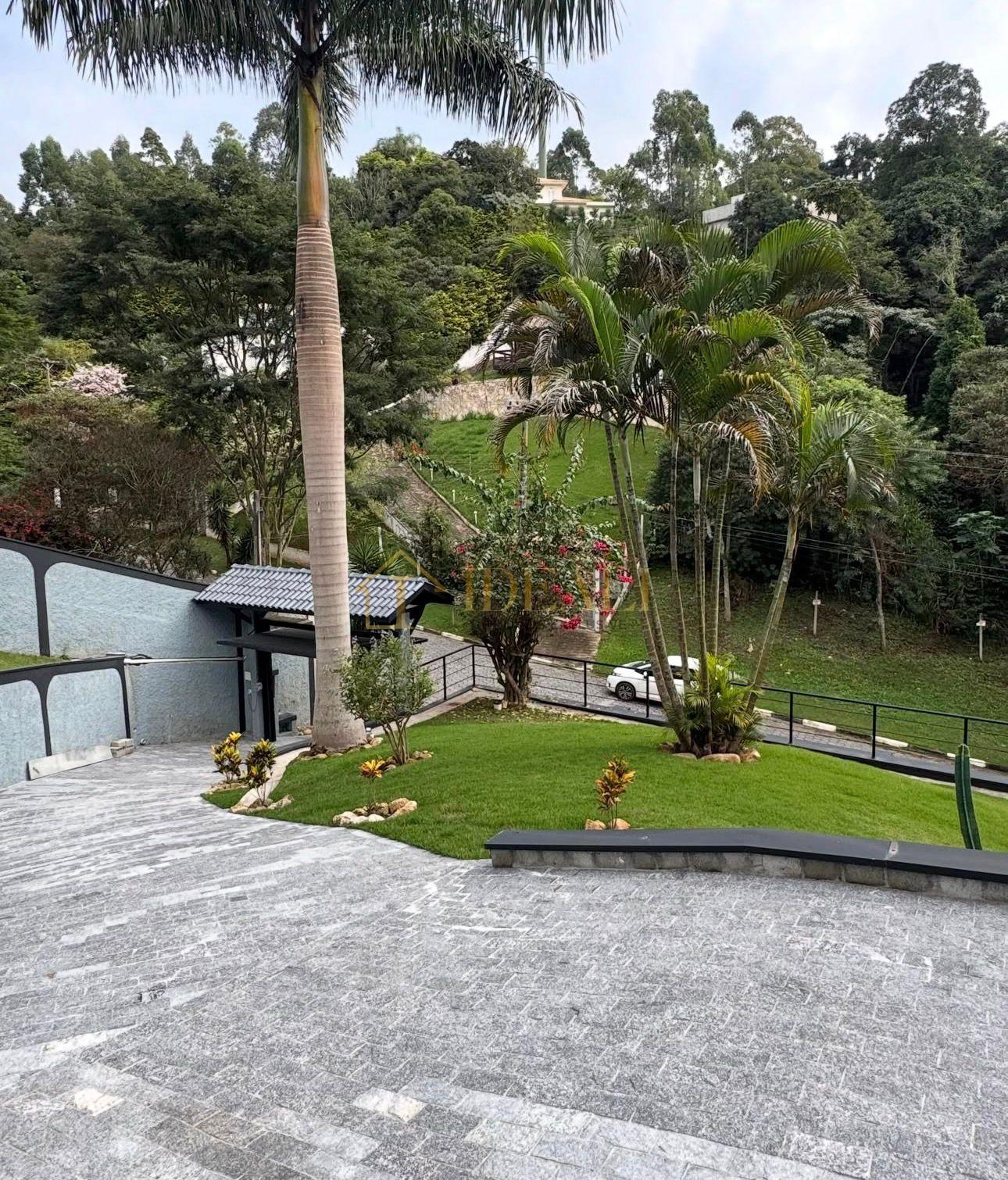 Lind&iacute;ssima Casa no Condom&iacute;nio Alpes de Mairipor&atilde;  Mairiporã - 