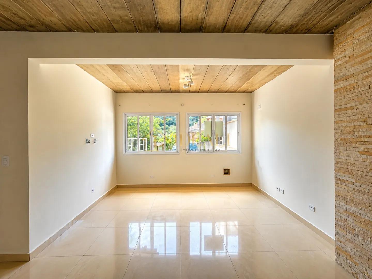 Casa em Condom&iacute;nio com Lazer Completo na Serra da Cantareira  Mairiporã - 