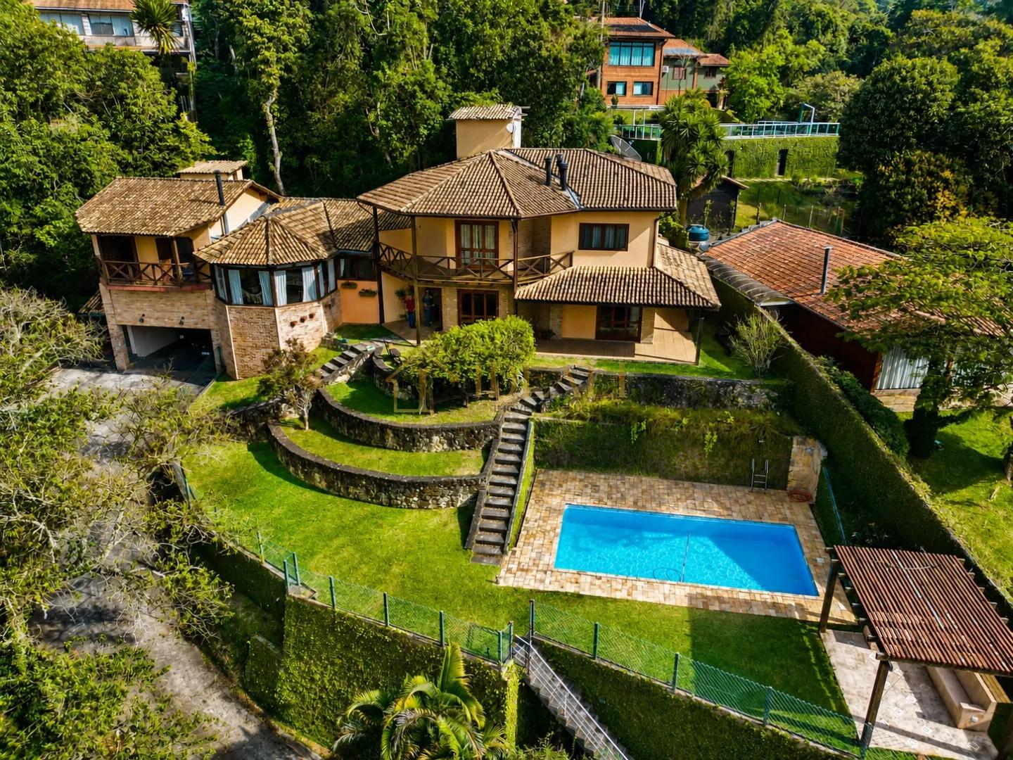 Casa Espa&ccedil;osa com Piscina e &Aacute;rea de Lazer na Serra da Cantareira  Mairiporã - 