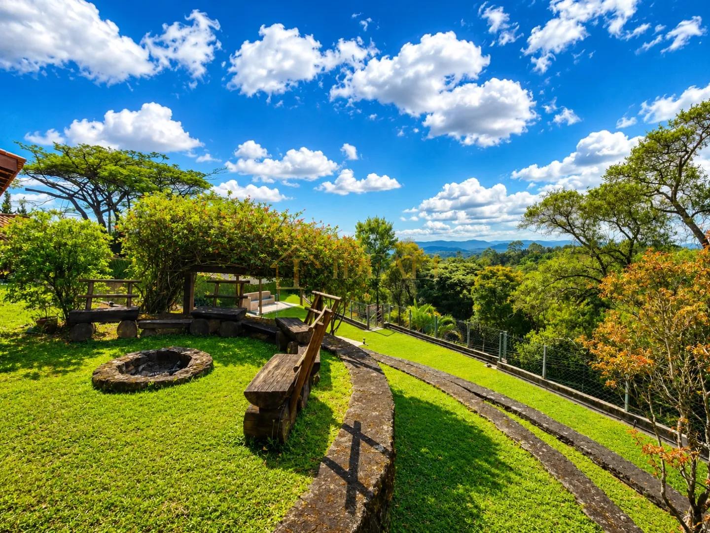 Casa Espa&ccedil;osa com Piscina e &Aacute;rea de Lazer na Serra da Cantareira  Mairiporã - 