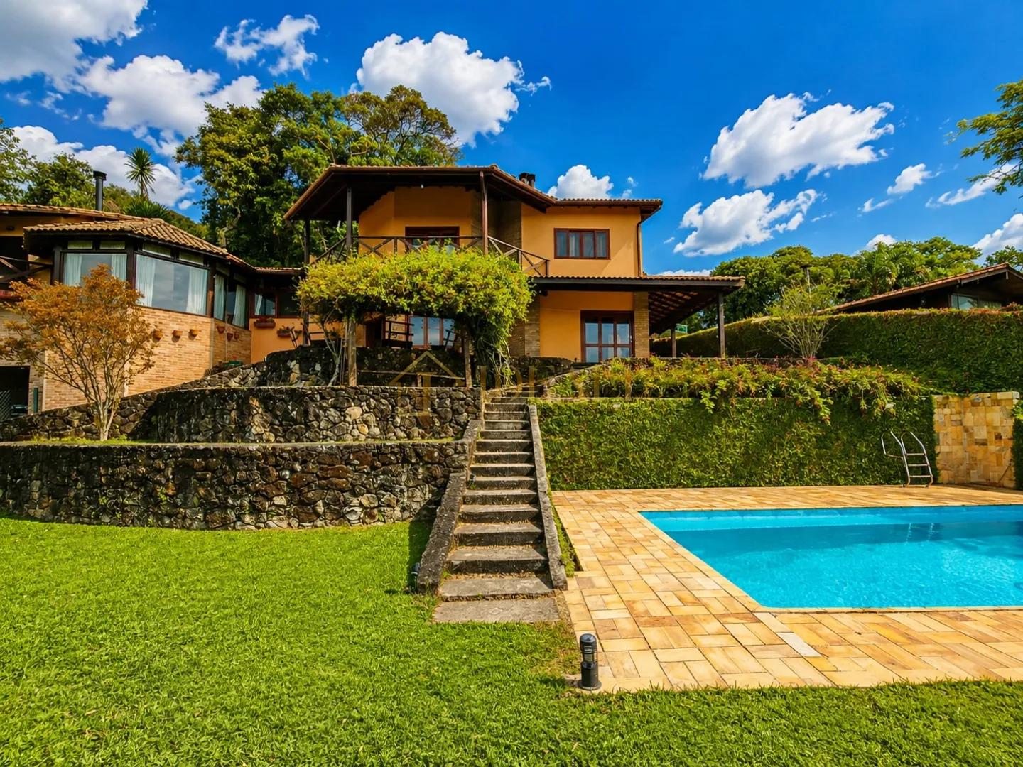 Casa Espa&ccedil;osa com Piscina e &Aacute;rea de Lazer na Serra da Cantareira  Mairiporã - 