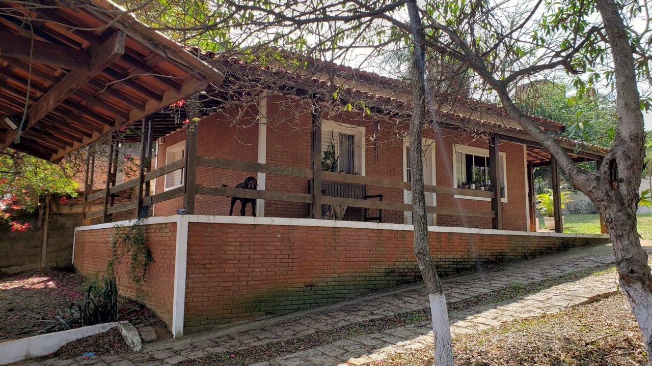 CHÁCARA EM CABREUVA - 100% DOCUMENTADA - ACEITA PERMUTA - 6 QUARTOS Rua das Camélias Cabreuva - 