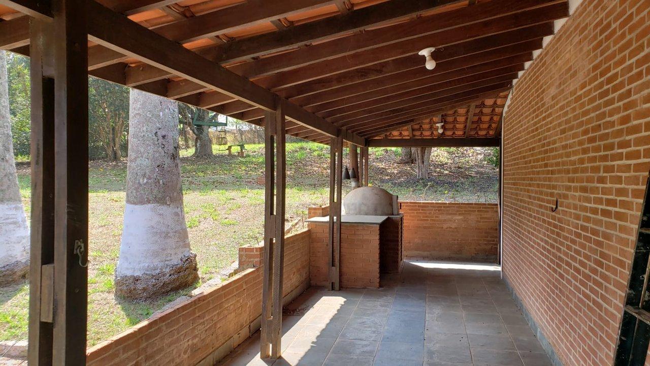 CHÁCARA EM CABREUVA - 100% DOCUMENTADA - ACEITA PERMUTA - 6 QUARTOS Rua das Camélias Cabreuva - 