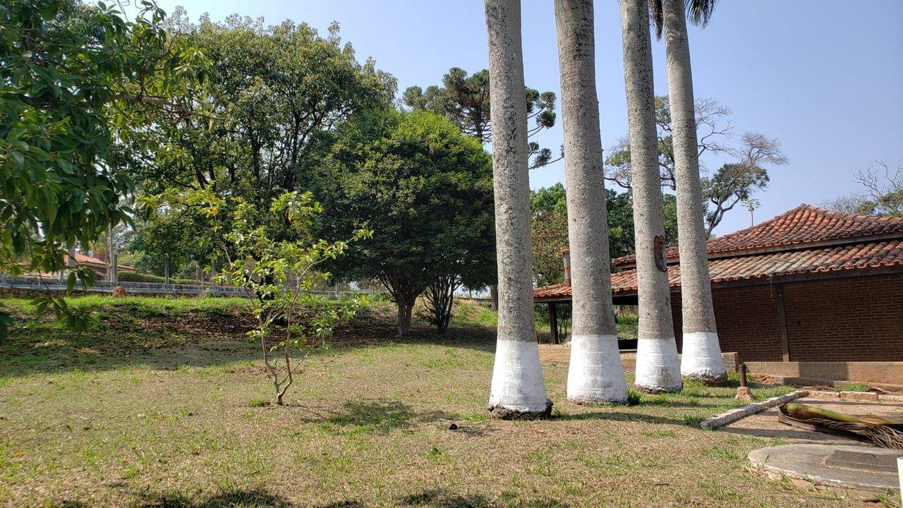 CHÁCARA EM CABREUVA - 100% DOCUMENTADA - ACEITA PERMUTA - 6 QUARTOS Rua das Camélias Cabreuva - 