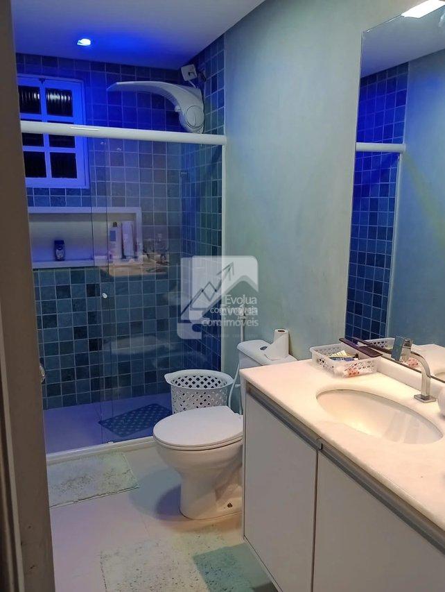 Casa com 5/4 (2 suítes, um ofurô). Privacidade, ótima localização e muita natureza! Rua Direta da Capiarara Lauro de Freitas - 