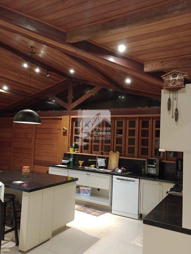Casa com 5/4 (2 suítes, um ofurô). Privacidade, ótima localização e muita natureza! Rua Direta da Capiarara Lauro de Freitas - 