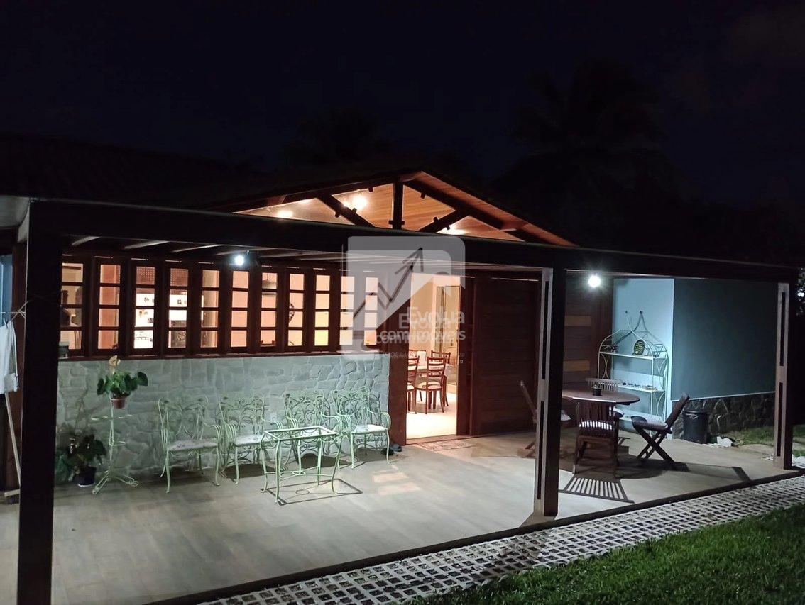 Casa com 5/4 (2 suítes, um ofurô). Privacidade, ótima localização e muita natureza! Rua Direta da Capiarara Lauro de Freitas - 