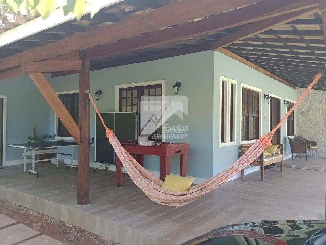 Casa com 5/4 (2 suítes, um ofurô). Privacidade, ótima localização e muita natureza! Rua Direta da Capiarara Lauro de Freitas - 