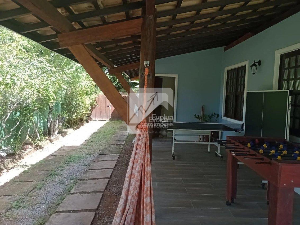 Casa com 5/4 (2 suítes, um ofurô). Privacidade, ótima localização e muita natureza! Rua Direta da Capiarara Lauro de Freitas - 