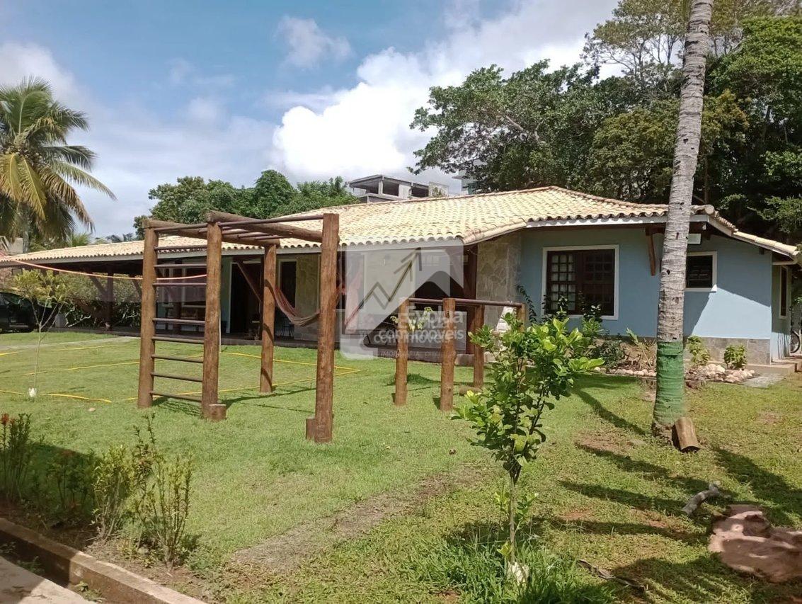 Casa com 5/4 (2 suítes, um ofurô). Privacidade, ótima localização e muita natureza! Rua Direta da Capiarara Lauro de Freitas - 