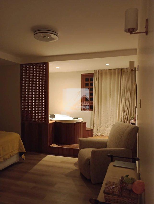 Casa com 5/4 (2 suítes, um ofurô). Privacidade, ótima localização e muita natureza! Rua Direta da Capiarara Lauro de Freitas - 